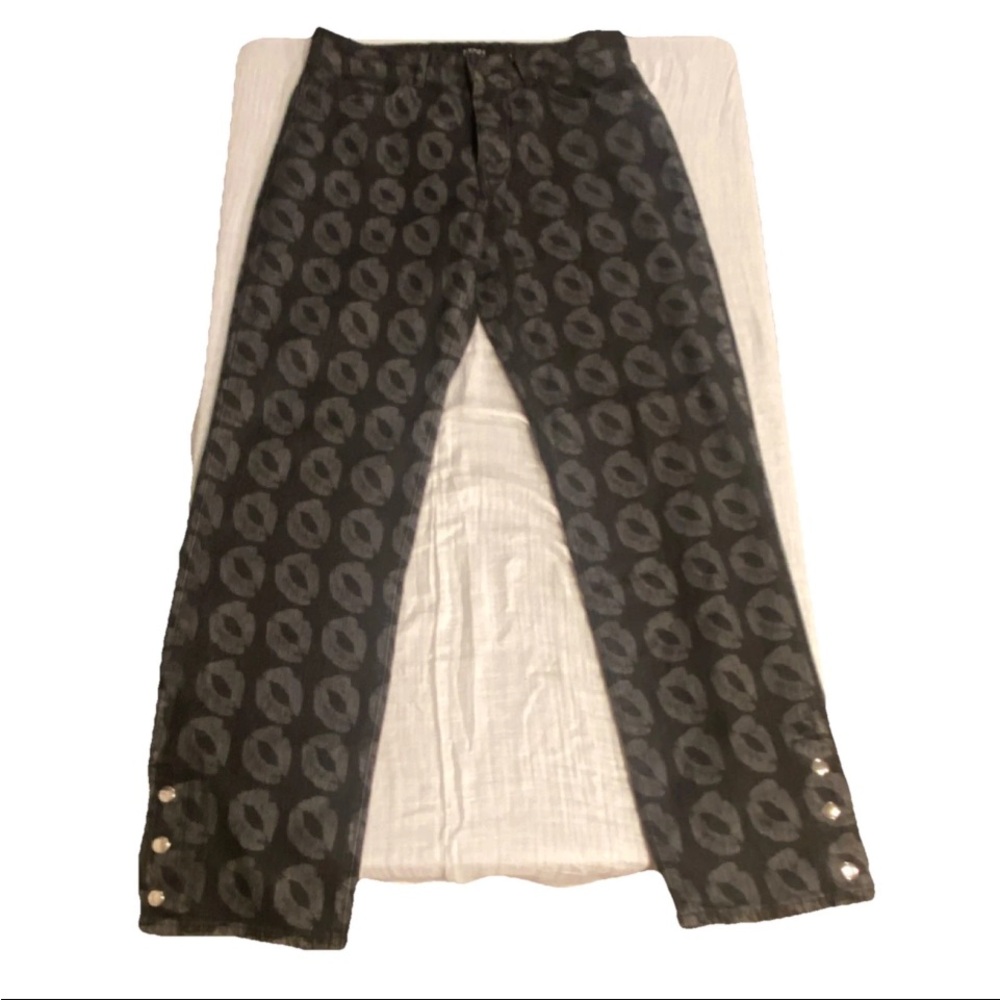 boohooMAN Lip Print Button Accent Denim Straight Leg Pants Black Gray 32